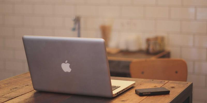 机械键盘轴体全面解析：青轴、红轴、茶轴如何影响你的打字体验与工作效率