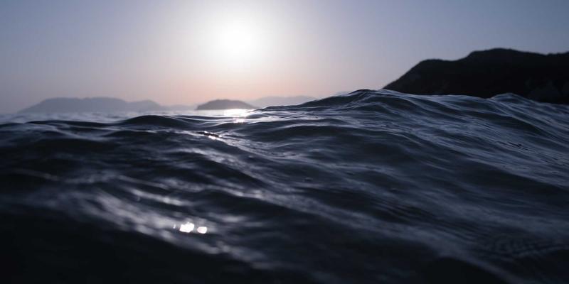 真无线耳机巅峰对决:降噪、音质与舒适度,谁才是2024年通勤与娱乐的终极之选?